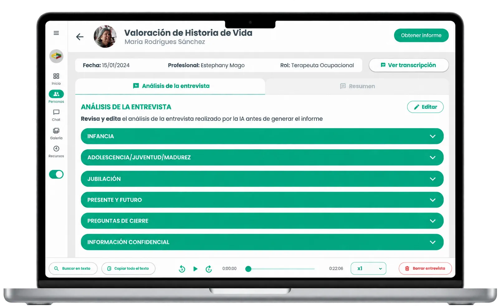 Primera arquitectura con dos pestañas en Amaia Profesionales: «Análisis de la entrevista» activa y «Resumen» en gris, con apariencia inactiva; arriba a la derecha, el botón «Ver transcripción».